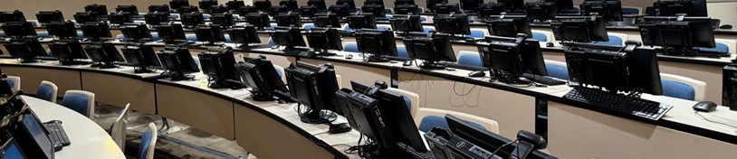 Photo of an empty tiered seating computer lab.
