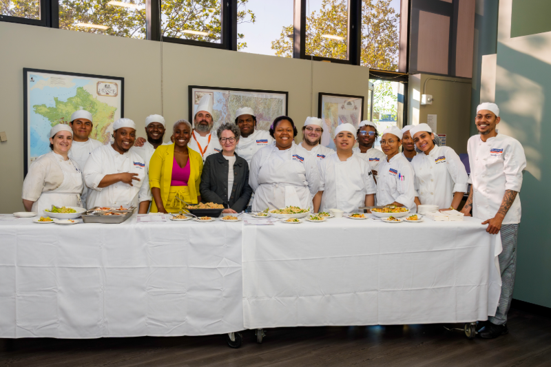 Chef Michael DiGiovanni's catering class with Chef Shelly Flash '15 and President Suri Duitch