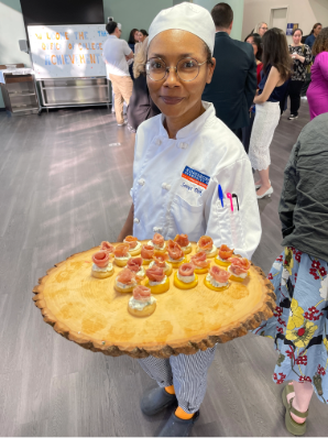  Sonya Dominguez presents salmon canapes during service